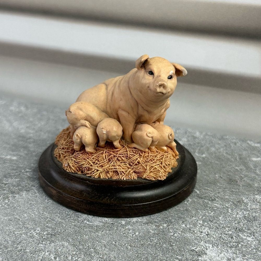 Vintage Country Artists Pig and Piglets England 1990 Figurine